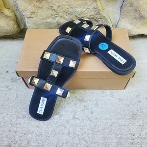STEVE MADDEN | Black Sandals with Silver Studs
